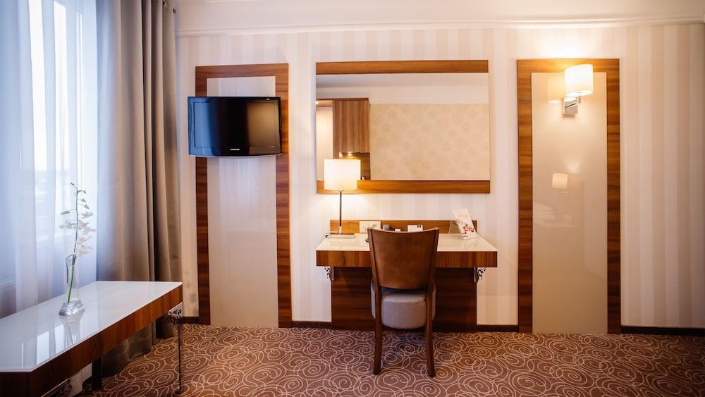 Hotel Lord - Warsaw Airport Εξωτερικό φωτογραφία