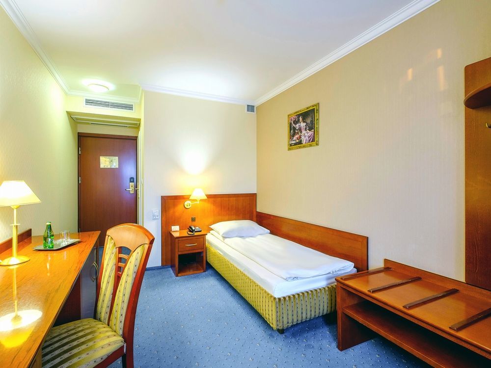Hotel Lord - Warsaw Airport Εξωτερικό φωτογραφία