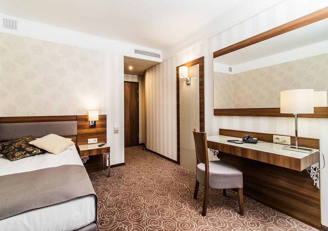 Hotel Lord - Warsaw Airport Εξωτερικό φωτογραφία